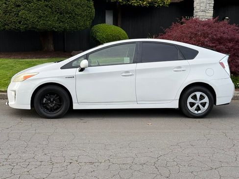 Used 2013 Toyota Prius Two FWD image 2