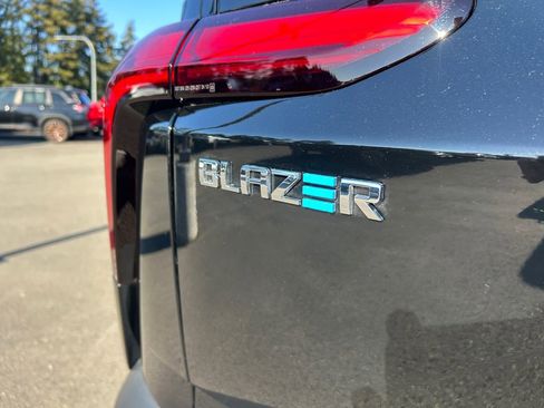 Used 2024 Chevrolet Blazer EV LT AWD/4WD image 36