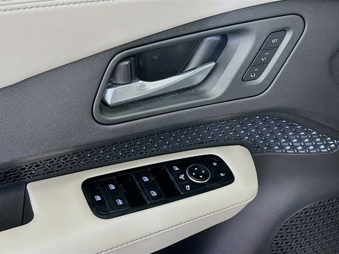 Used 2024 Nissan Ariya FWD image 15