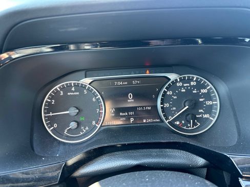 Used 2025 Nissan Pathfinder SV AWD/4WD image 6