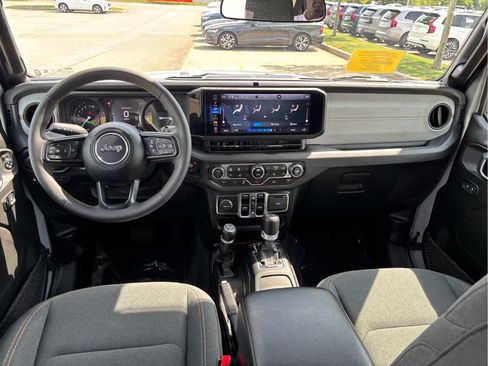 Used 2024 Jeep Wrangler Unlimited w/ Convenience Group AWD/4WD image 16