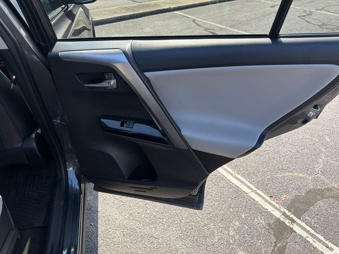 Used 2017 Toyota RAV4 Limited FWD image 39