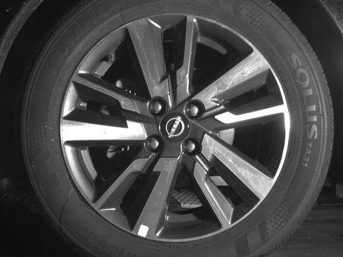 Used 2025 Nissan Versa SV FWD image 12