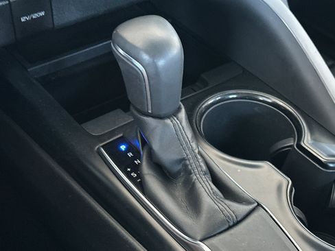 Certified 2018 Toyota Camry SE FWD image 19