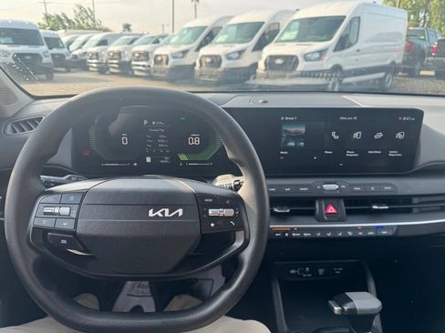 Used 2025 Kia K4 FWD image 14