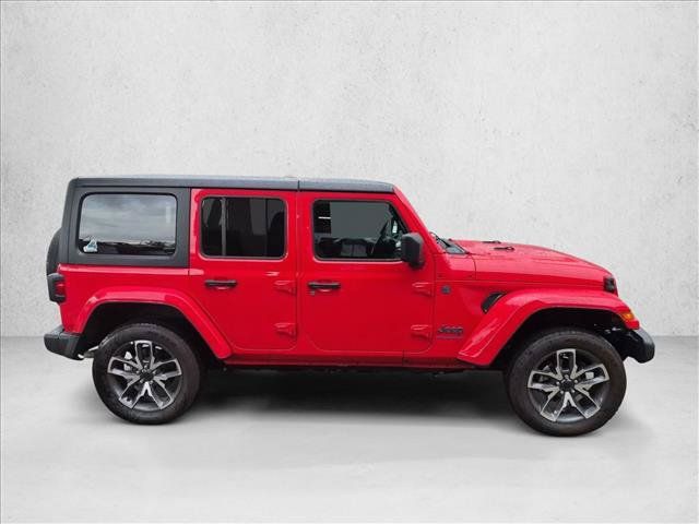 Used 2024 Jeep Wrangler Unlimited w/ Convenience Group AWD/4WD image 4