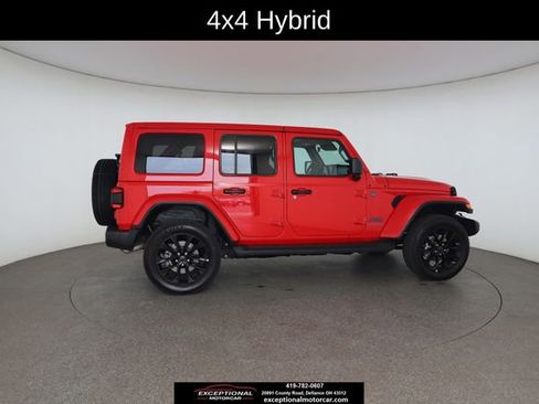 Used 2025 Jeep Wrangler Unlimited Sahara AWD/4WD image 22