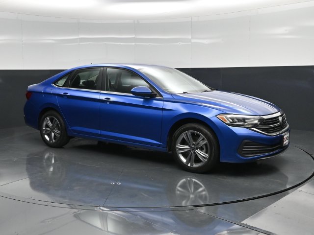 Used 2024 Volkswagen Jetta SE FWD image 3