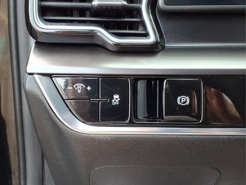 Used 2025 Kia Sportage EX AWD/4WD image 17