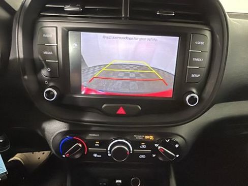 Used 2024 Kia Soul LX w/ Option Group 015 FWD image 23