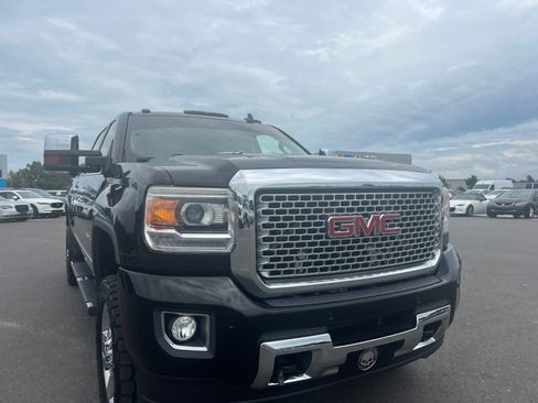 Used 2016 GMC Sierra 2500 Denali w/ Duramax Plus Package AWD/4WD image 6