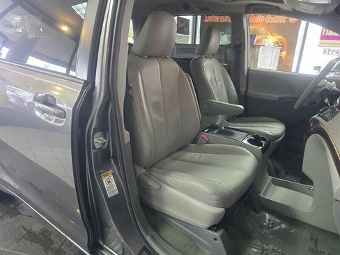 Used 2011 Toyota Sienna XLE image 16
