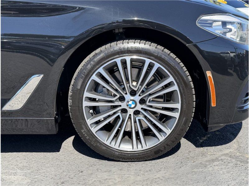 Used 2020 BMW 530i w/ Premium Package RWD image 9