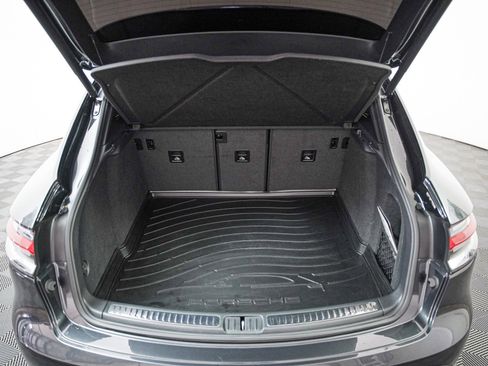 Used 2024 Porsche Macan image 25