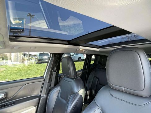 Used 2022 Jeep Renegade Limited w/ Sun, Sound & Wheels Group image 25