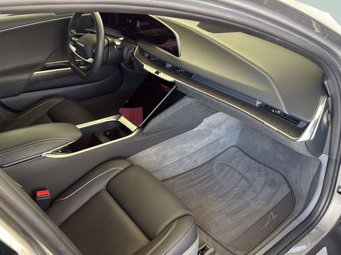 Used 2023 Lucid Air Touring AWD/4WD image 23