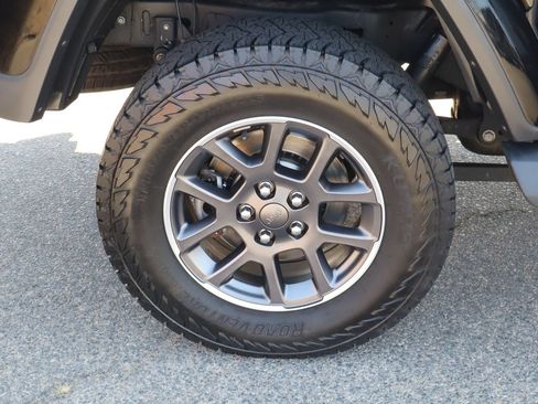Used 2020 Jeep Gladiator Overland w/ Trailer Tow Package AWD/4WD image 11