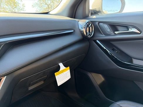 New 2026 Chevrolet Equinox LT w/ Convenience Package II image 32