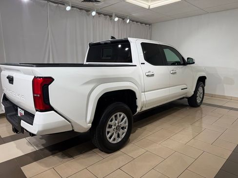 Certified 2025 Toyota Tacoma SR5 AWD/4WD image 5