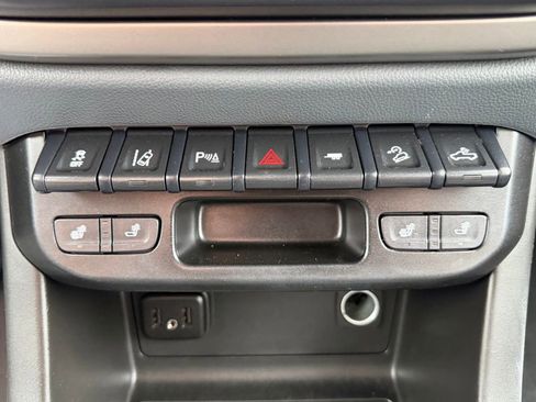 Used 2022 Chevrolet Colorado Z71 w/ Safety Package AWD/4WD image 29