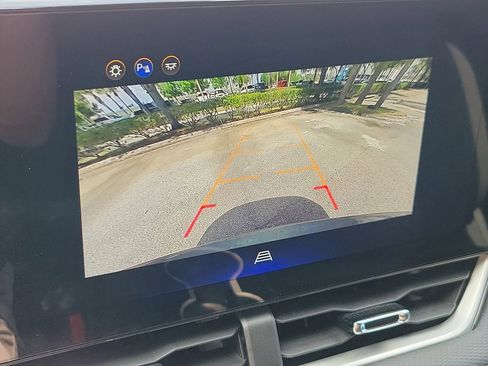 Used 2025 Chevrolet Equinox LT FWD image 23