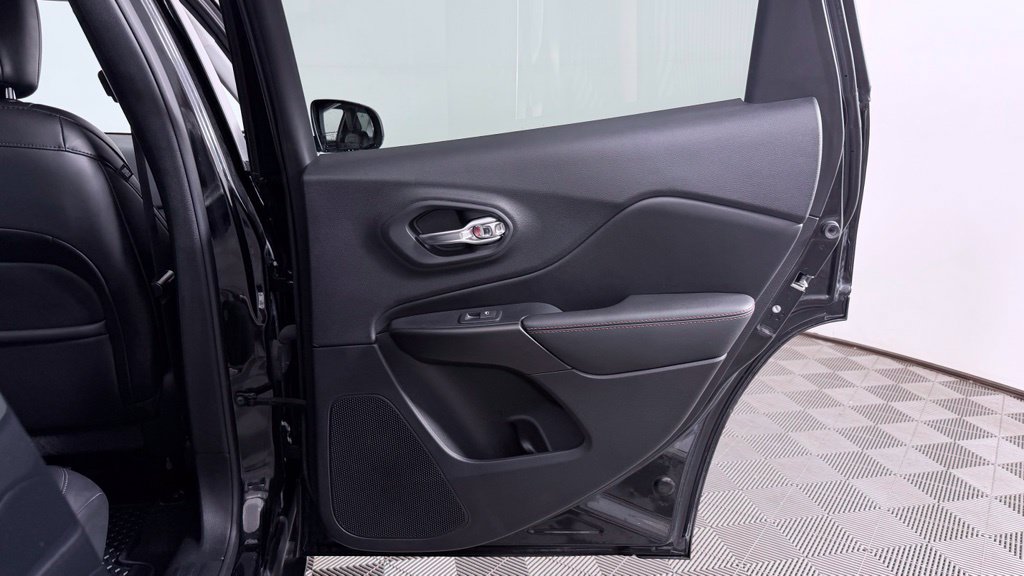 Used 2020 Jeep Cherokee Trailhawk w/ Cold Weather Group AWD/4WD image 29
