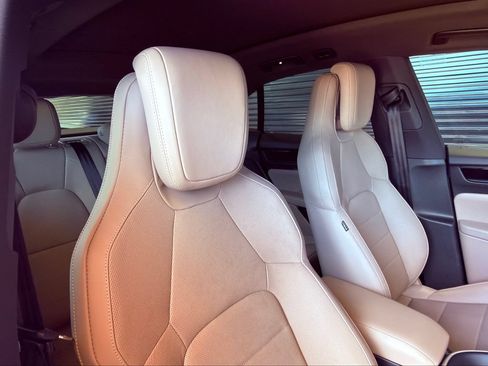 Certified 2025 Porsche Macan 4 Electric AWD/4WD image 32