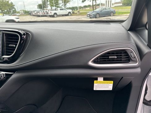 New 2026 Chrysler Pacifica Select image 55