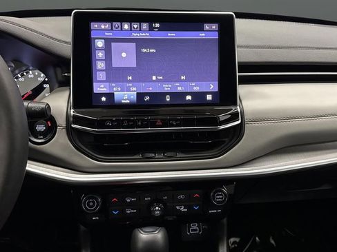 Certified 2025 Jeep Compass Limited image 8