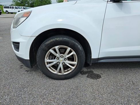 Used 2017 Chevrolet Equinox LS AWD/4WD image 24