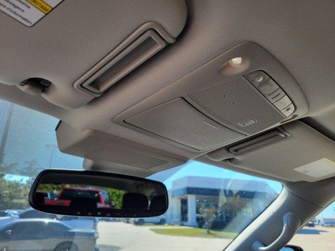 Used 2020 Nissan Armada SL image 26