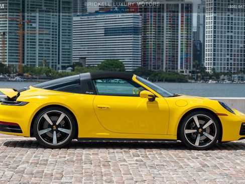 Used 2023 Porsche 911 Targa 4S w/ Premium Package image 15