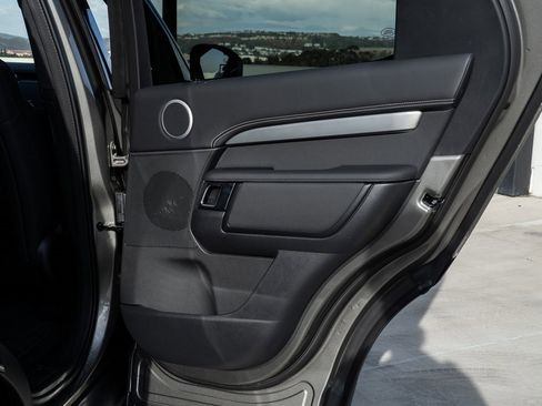 Used 2025 Land Rover Discovery Dynamic SE image 22