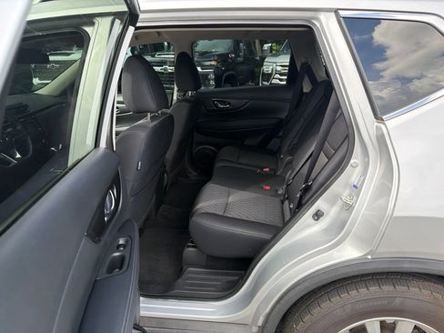 Used 2020 Nissan Rogue SV FWD image 7