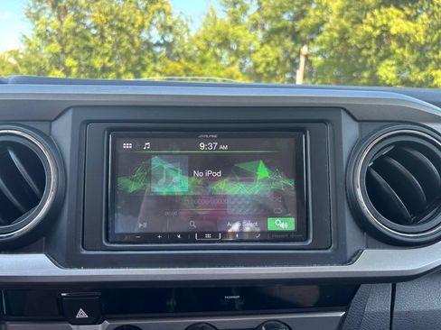 Used 2017 Toyota Tacoma SR5 RWD image 26