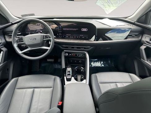 Certified 2025 Audi Q5 Premium w/ Convenience Package AWD/4WD image 10