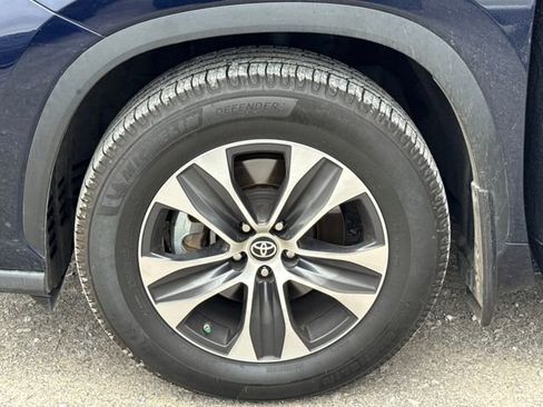 Used 2022 Toyota Highlander XLE image 25