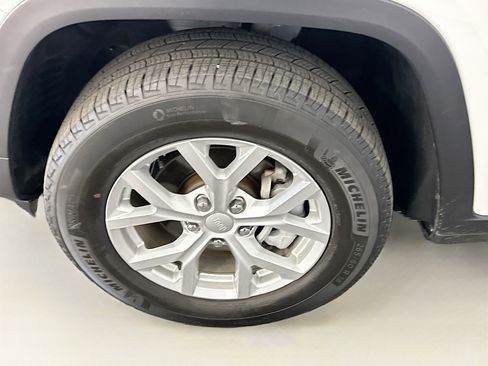 Used 2023 Jeep Grand Cherokee Limited image 11