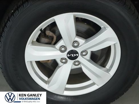 Used 2022 Kia Sorento LX AWD/4WD image 39