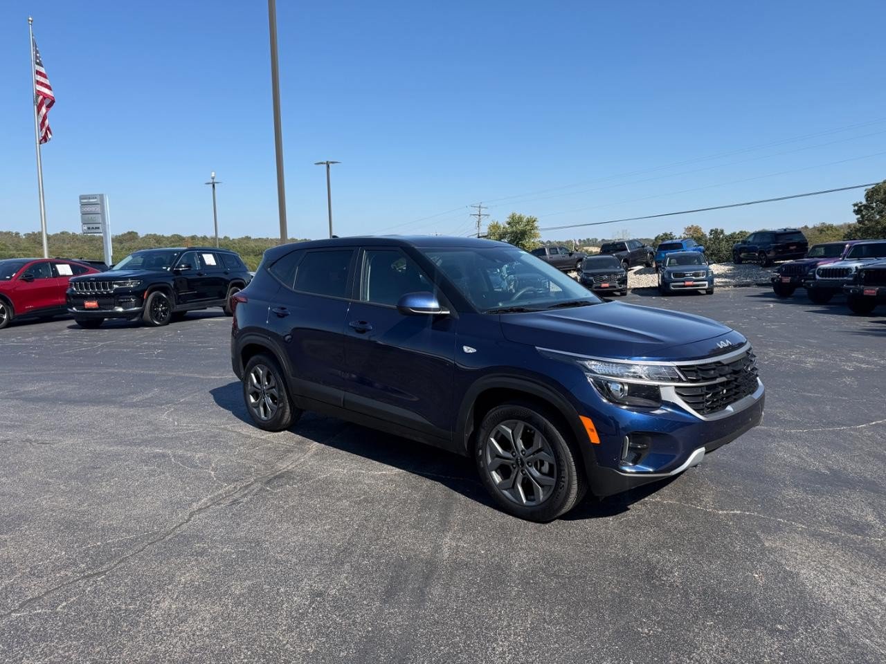 Used 2026 Kia Seltos LX FWD image 2