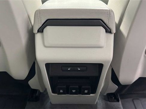 Used 2019 Land Rover Discovery Sport HSE image 17