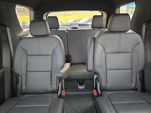 Used 2023 Chevrolet Traverse RS w/ LPO, Floor Liner Package image 25