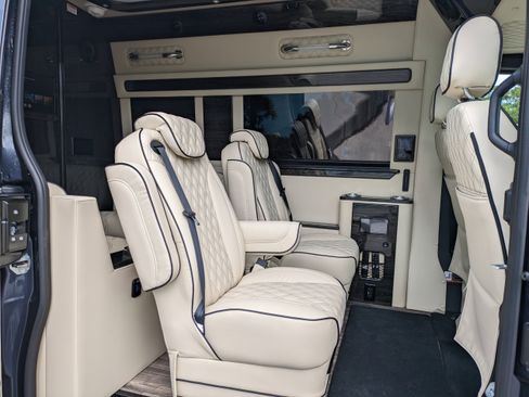 Used 2025 Mercedes-Benz Sprinter 144 Cargo image 32