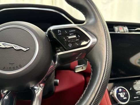 Used 2023 Jaguar F-PACE SVR image 18