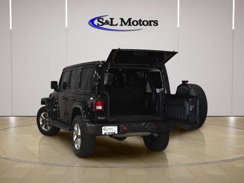 Used 2023 Jeep Wrangler Unlimited Sahara w/ Cold Weather Group AWD/4WD image 6
