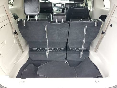Used 2024 Chrysler Pacifica Limited FWD image 37