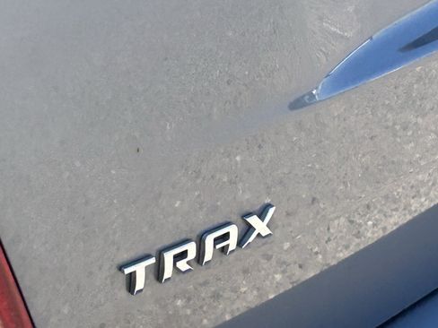Used 2019 Chevrolet Trax LT w/ LT Convenience Package FWD image 12
