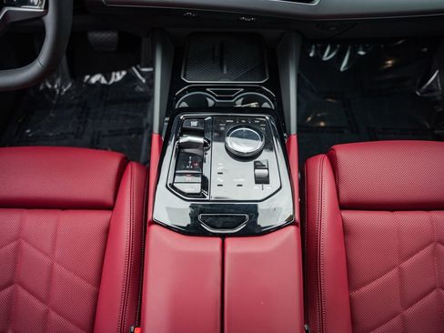 Used 2025 BMW 530i xDrive w/ Premium Package image 24