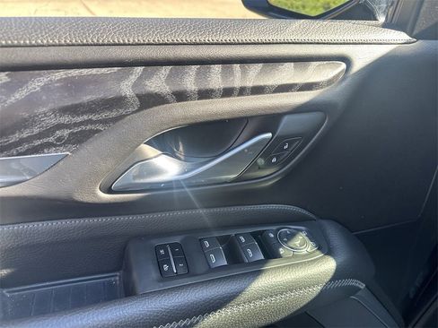 Used 2022 GMC Yukon XL Denali w/ Denali Ultimate Package image 16