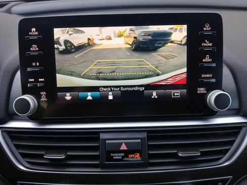 Used 2020 Honda Accord Touring image 9